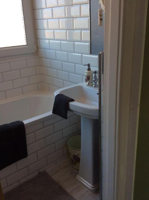 Lovely Semi-Beach 2X Pubs -5 Min Walk-Pets Welcome-Parking-Garden 스칼비 외부 사진