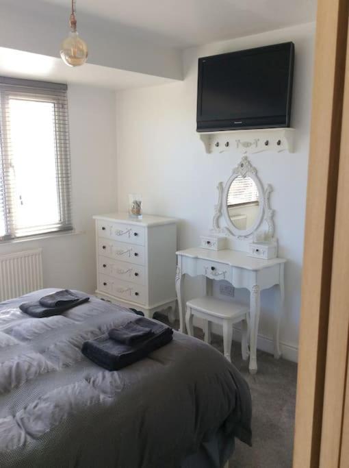 Lovely Semi-Beach 2X Pubs -5 Min Walk-Pets Welcome-Parking-Garden 스칼비 외부 사진