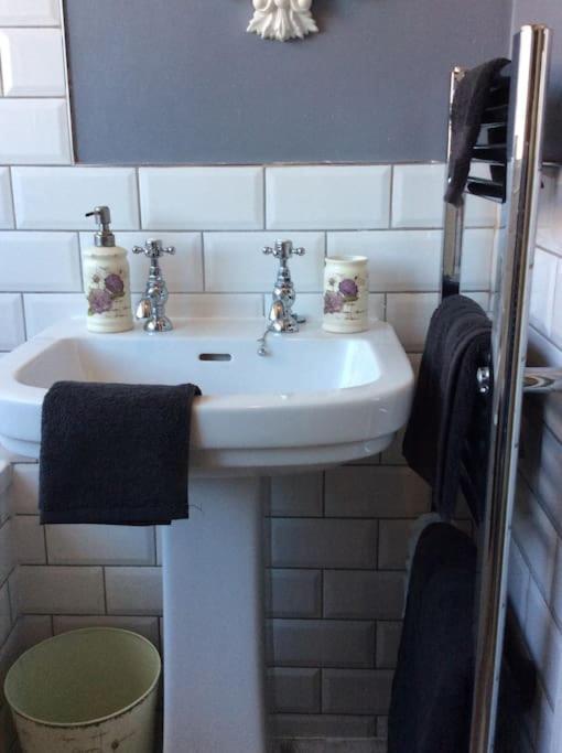Lovely Semi-Beach 2X Pubs -5 Min Walk-Pets Welcome-Parking-Garden 스칼비 외부 사진